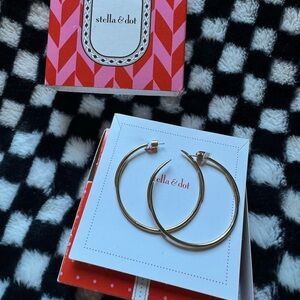Stella & Dot gold hoop earrings